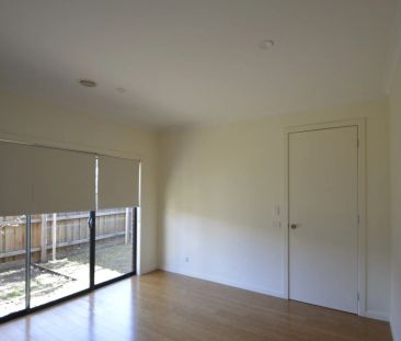 Modern 2 Bedroom Townhouse - Photo 3