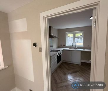 2 bedroom end of terrace house to rent - Photo 3