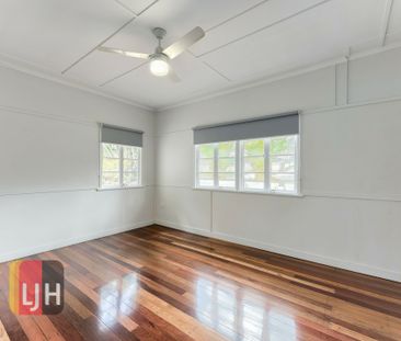 4 BEDROOM HOME LOCATED CLOSE TO EVERYTHING - Photo 3