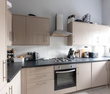 4 bedroom semi-detached house to rent - Photo 6