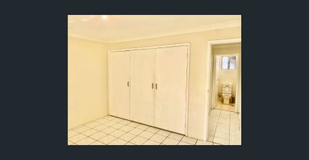 CHARMING BRICK VENEER HOUSE - Photo 5