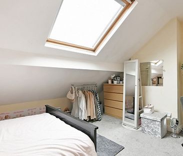 Fantastic 3 bedroom property with a HUGE bathroom! - Photo 5