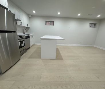 For Lease - 116 Redondo Drive Unit# Bst, Vaughan, Ontario - Photo 1