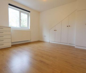 4 bedroom flat to rent - Photo 4