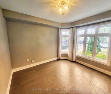 Detached Home For Lease | N9249654 - Photo 4