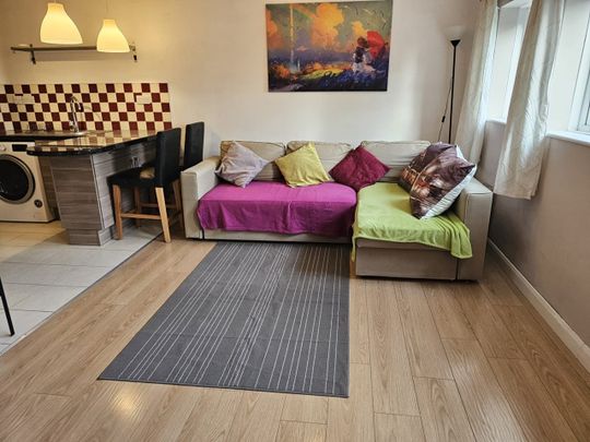 2 Bed Flat, Beecholme, N12 - Photo 1