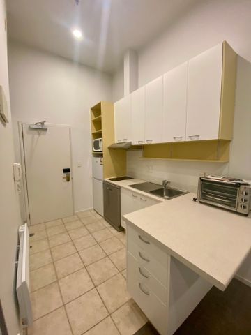 Stylish Furnished Studio in Prime Location - Photo 4