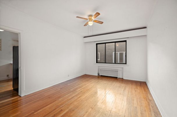 Logement rénové de 2 chambres à coucher plus bureau, semi-meublé. - Photo 1