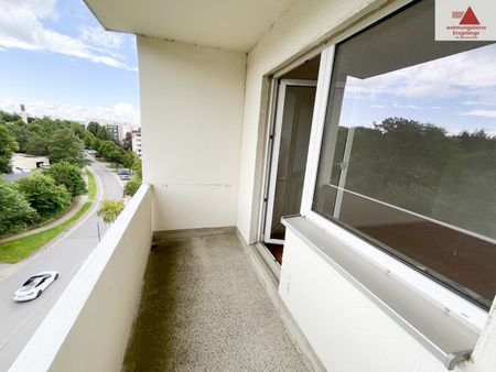 3-Raum-Wohnung mit toller Aussicht und Balkon im Barbara-Uthmann-Ring - Annaberg-Buchholz! - Foto 3