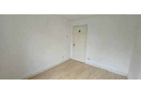 4 bedroom detached house to rent - Photo 4