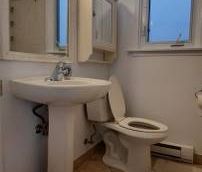 Two bedroom apartment/ main floor of a house for rent - Photo 4