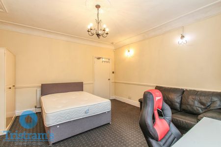 6 bed Detached House for Rent - Photo 4