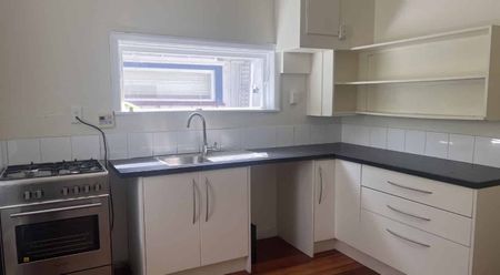 5 bed character flat in Kelburn - Photo 3