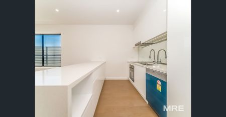 Oversized, stunning & with phenomenal views - Photo 2