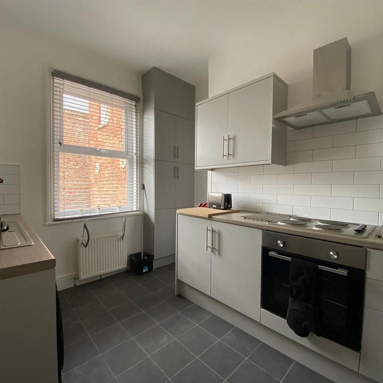 1 bedroom in a house share to rent - Photo 1