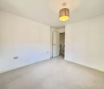 Wright Avenue, Blackwater, Camberley, GU17 - Photo 4