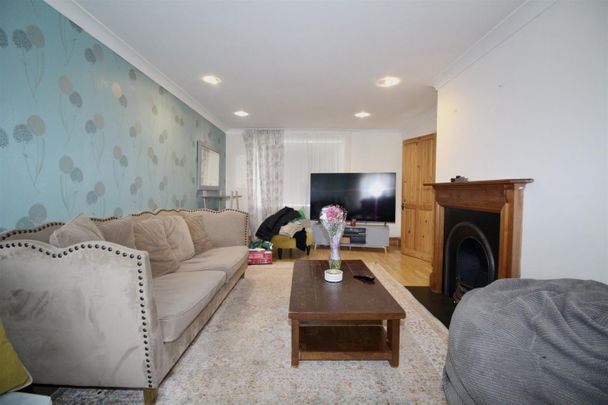 3 Bedroom House - Mid Terrace To Let - Photo 1