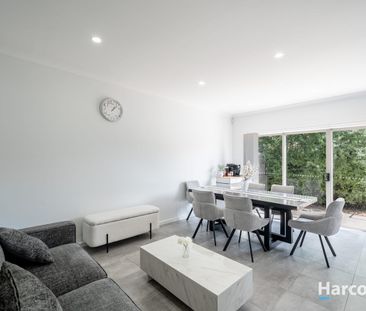 Modern 2-Bedroom Townhouse in Glenroy! - Photo 2