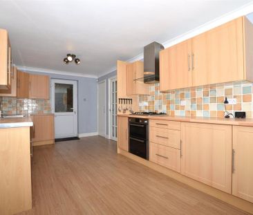 3 bedroom semi-detached house to rent - Photo 5