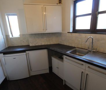 2 bedroom maisonette to rent - Photo 4