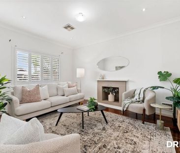 Character, charm and convenience in a highly sought-after location - Photo 6