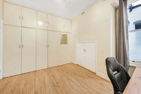 2 bedroom flat in 347 West End Lane - Photo 2