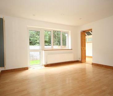 Goldsworth Park, Woking - Photo 1