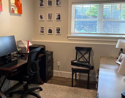 Executive 4 bedroom 3 bathroom home in Bedford - Photo 1