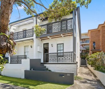 A sleek fusion of traditional and contemporary - Photo 1