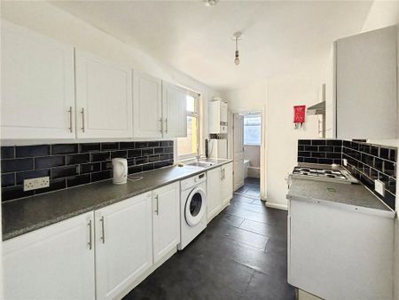 3 bedroom terraced house to rent - Photo 3