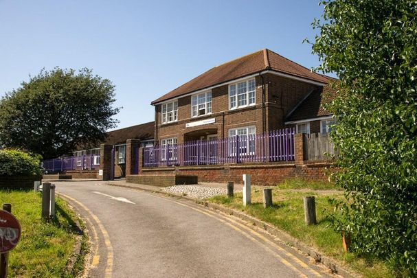 Mixed use to rent - Photo 1