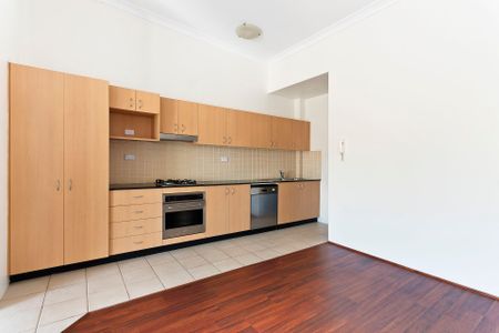 15/140 New Canterbury Road, - Photo 3