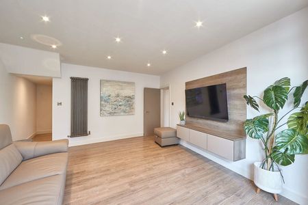 Eastborough - Photo 3