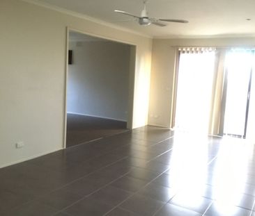 8 David Collins Drive, Endeavour Hills - Photo 2