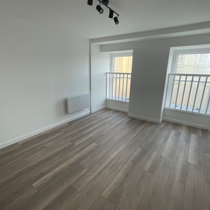 High Street, SWINDON - Photo 1