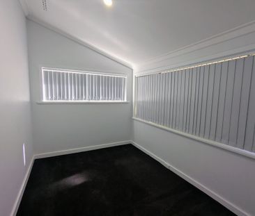 COUPLES ARE WELCOME. Large Rooms. Walk to Curtin Uni and Amenities - Photo 2