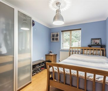 Bassetsbury Lane, High Wycombe, Buckinghamshire,HP11 - Photo 3