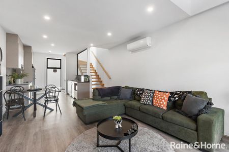 A Low Maintenance, European Inspired Designed Property - Photo 3