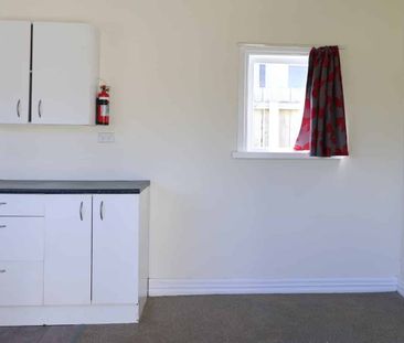 Charming 3-Bedroom Home - Photo 4