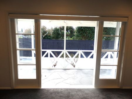 Cute Character Home Cambridge East - Photo 5