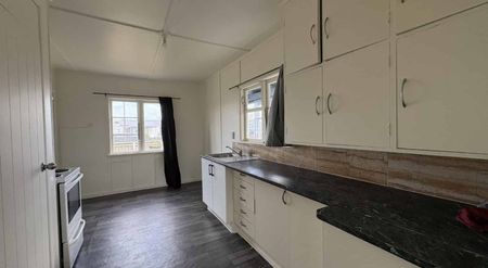 Three Bedrooms on Clyde - Photo 2