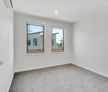 Stylish, Spacious & Ideally Located Townhouse - Photo 5