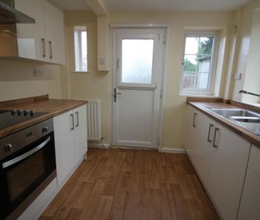 3 bedroom semi-detached house to rent - Photo 5