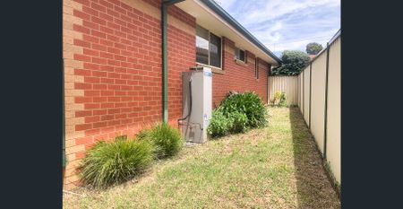 Light-filled Living - 3 Bedroom Townhouse - Photo 2