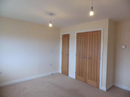 4 bedroom detached house to rent - Photo 4