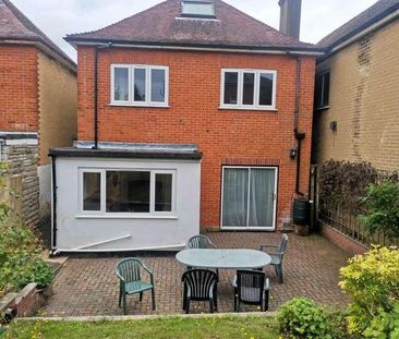 Bedroom Detached House In Winton, BH9 - Photo 2