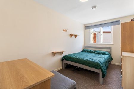 6 bedroom semi-detached house to rent - Photo 4