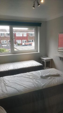 3 bedroom terraced house to rent - Photo 2