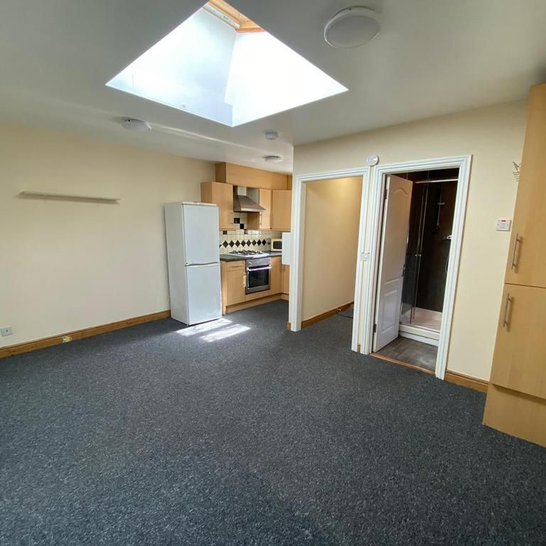 Studio to rent - Photo 1