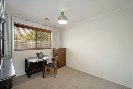 Tidy furnished home in a quiet townhouse complex - Photo 2